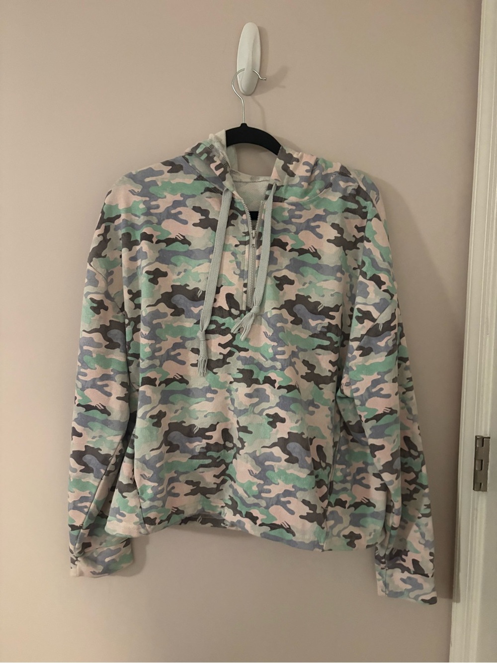Fabletics Camo Half Zip Hoodie Women’s Large Mint Gray Lightweight Pullover